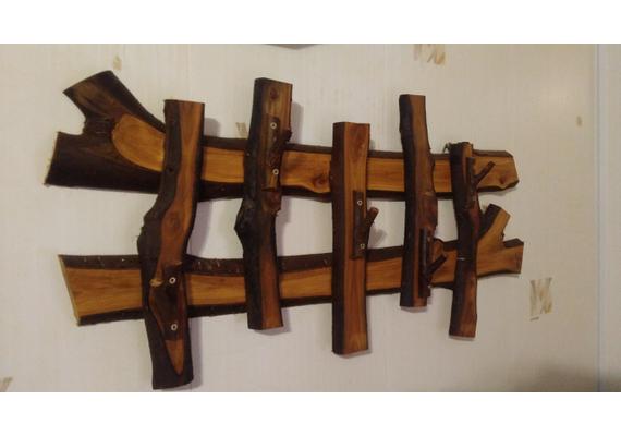 Деревянная вешалка (фото 2)